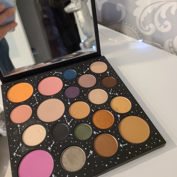 Smashbox eyeshadow palette - Picture 2 of 3